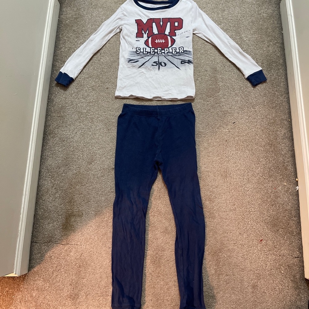 Cotton/polyester boys pajama set size 7 carters